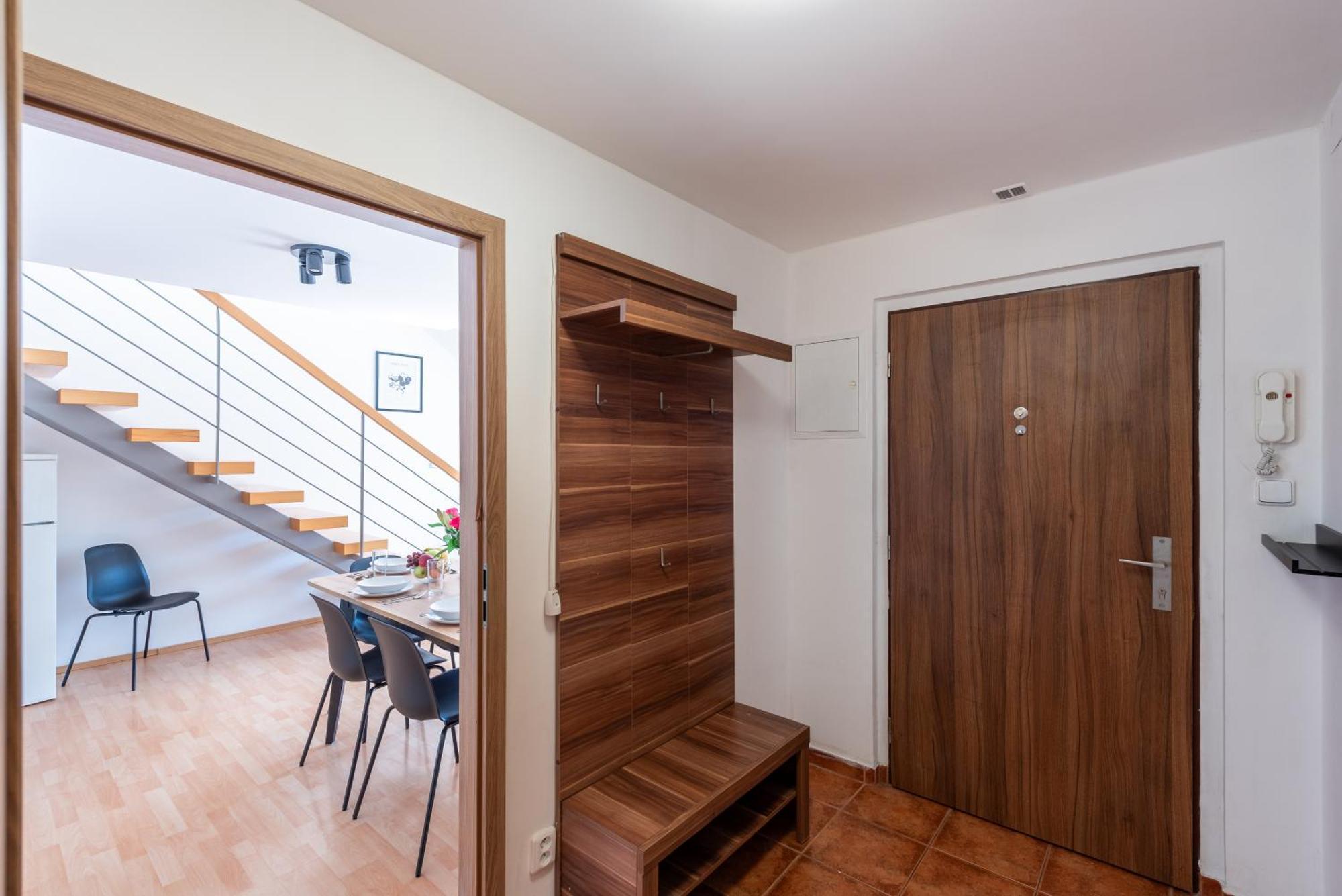 2-level With Large Balcony Appartement Praag
