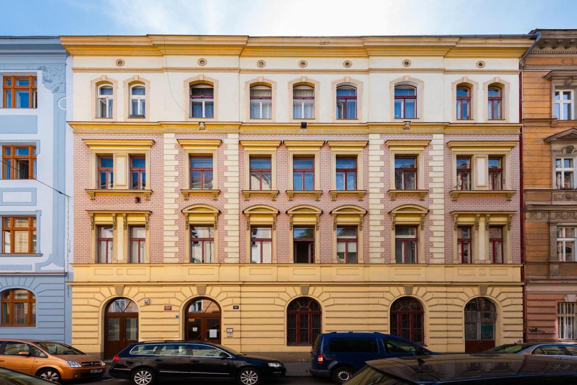 2-level With Large Balcony Appartement *