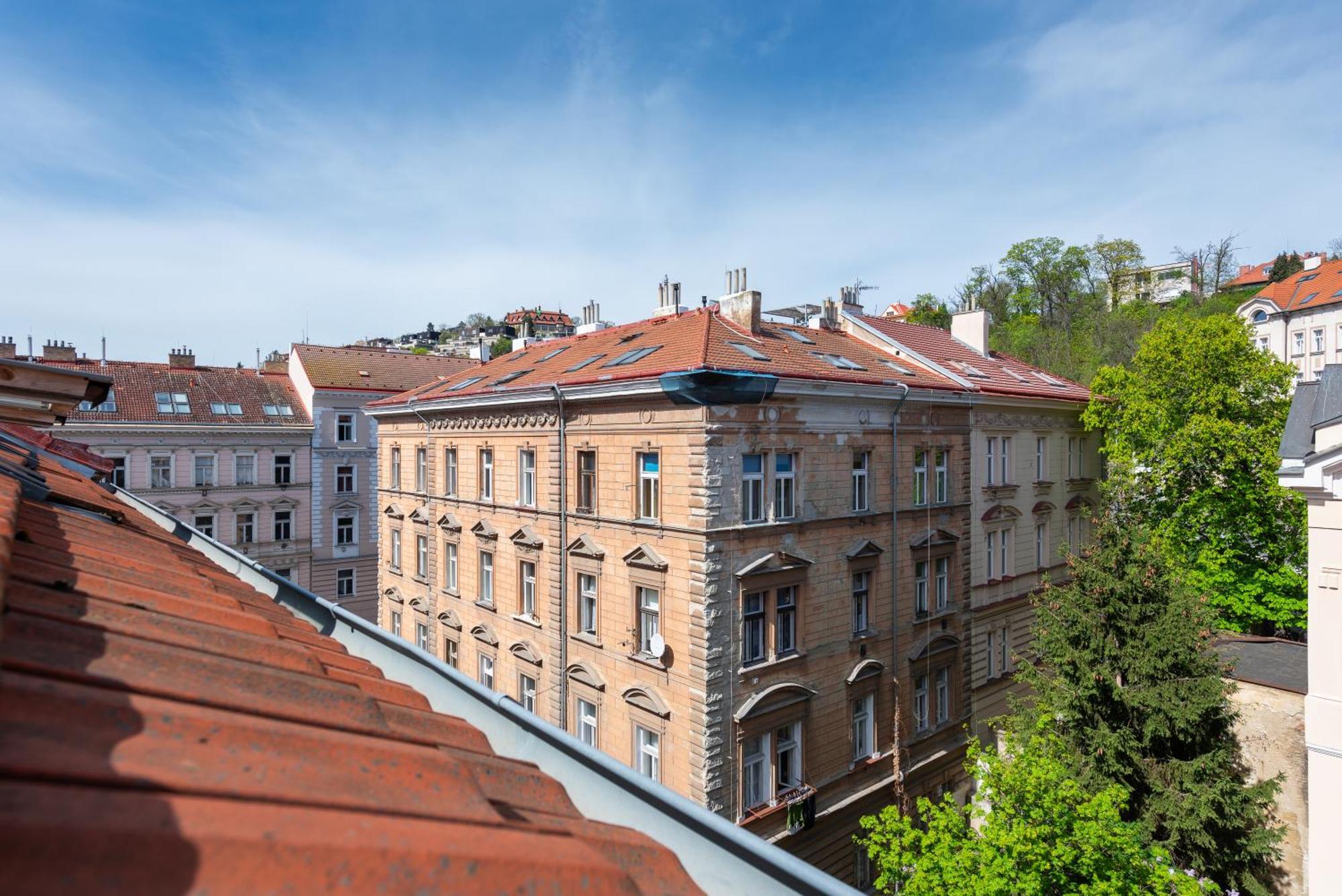 2-level With Large Balcony Praag